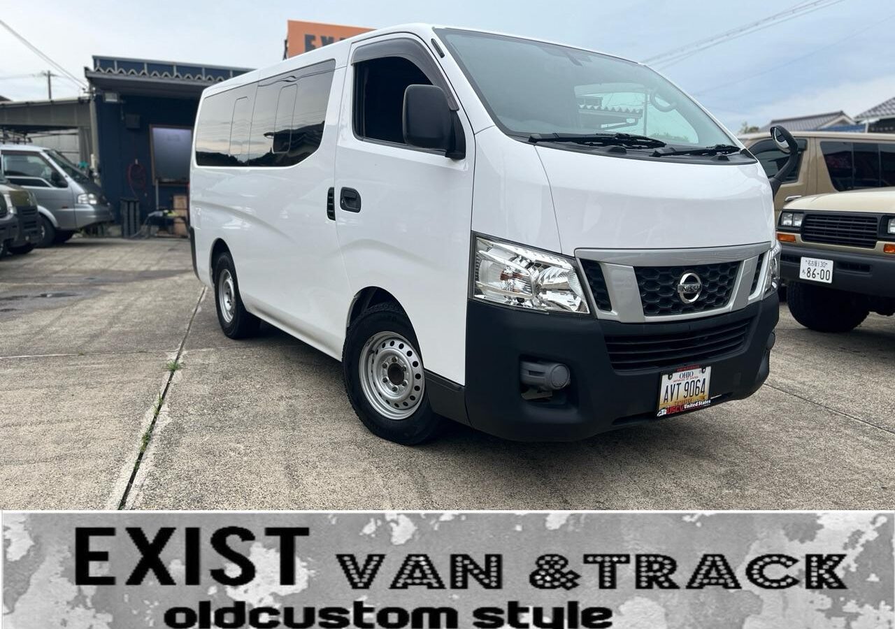日産 NV350キャラバンワゴン ホワイト の写真1