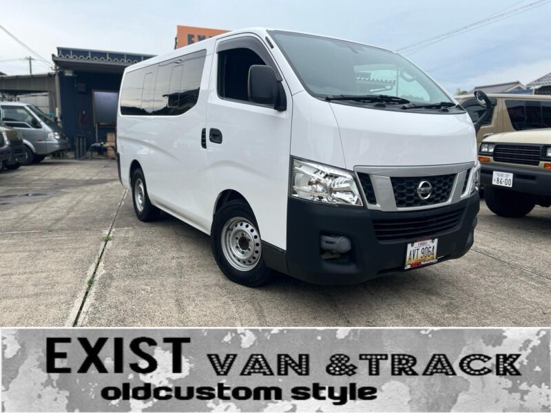 日産 NV350キャラバンワゴン ホワイト の写真1