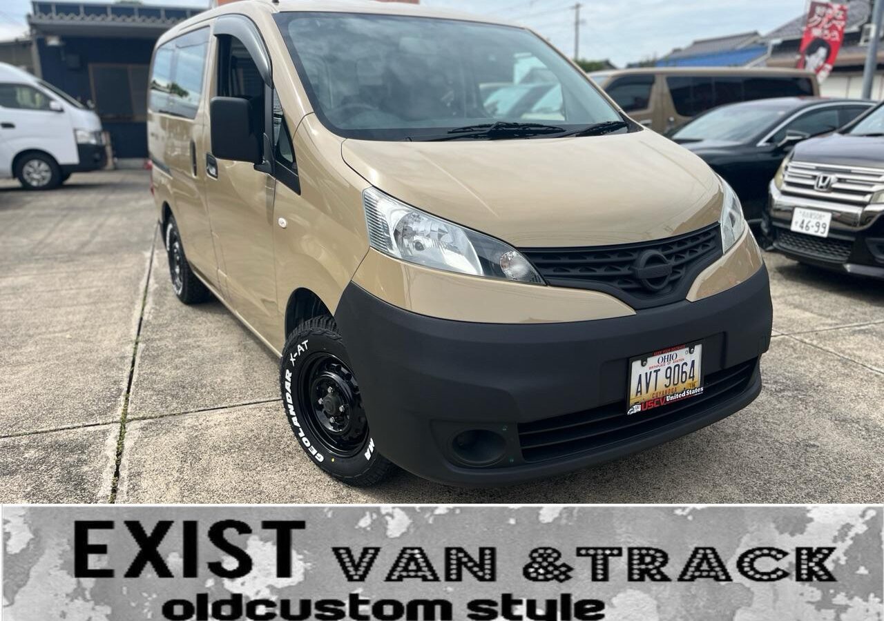 日産 NV200バネットバン ベージュ／前後バンパーラプターライナー の写真1