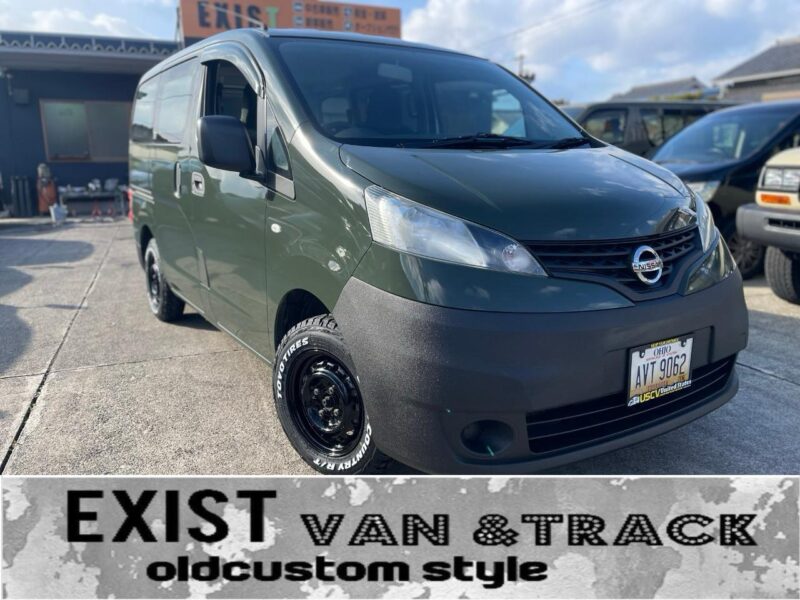ジャングルグリーン（スズキZZC）に全塗装した日産 NV200バネットバン