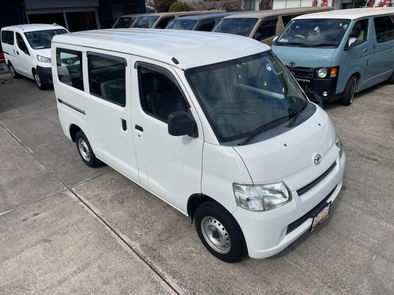 トヨタ ライトエースバン ホワイト｜塗装ずみのカスタム中古車