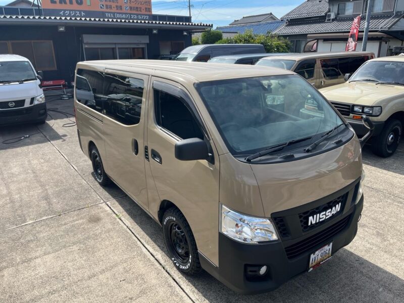 日産 NV350キャラバンバン ベージュ｜塗装ずみのカスタム中古車