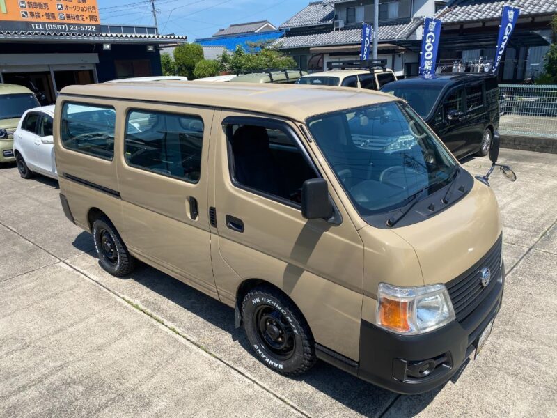 日産 キャラバン ベージュ｜塗装ずみのカスタム中古車