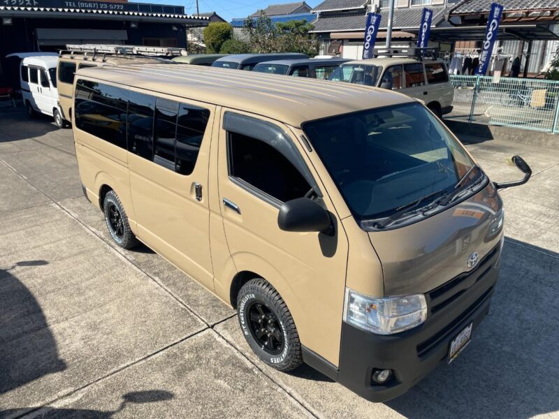 トヨタ ハイエースバン ベージュ｜塗装ずみのカスタム中古車