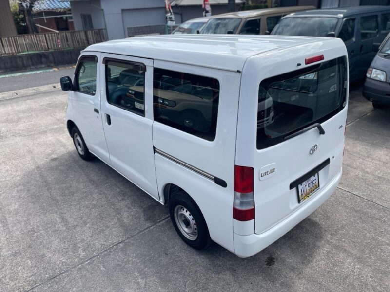 トヨタ ライトエースバン ホワイト のカスタム中古車