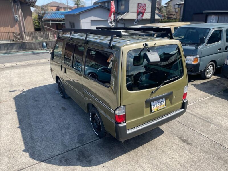 マツダ ボンゴバン カーキメタリック を全塗装した作業車