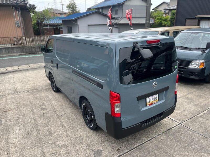 日産 NV350キャラバンバン ブルーグレー を全塗装した作業車