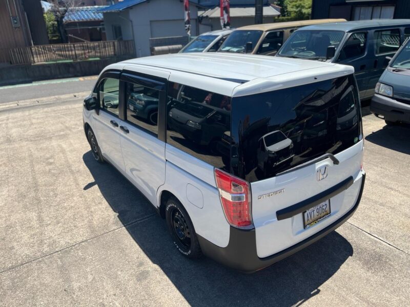ホンダ ステップワゴン パールホワイト のカスタム中古車
