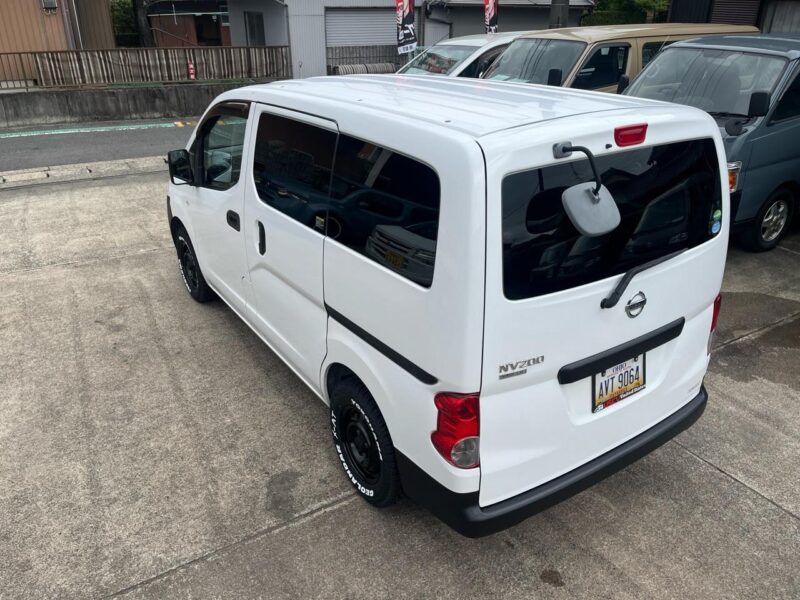 日産 NV200バネットバン ホワイト のカスタム中古車