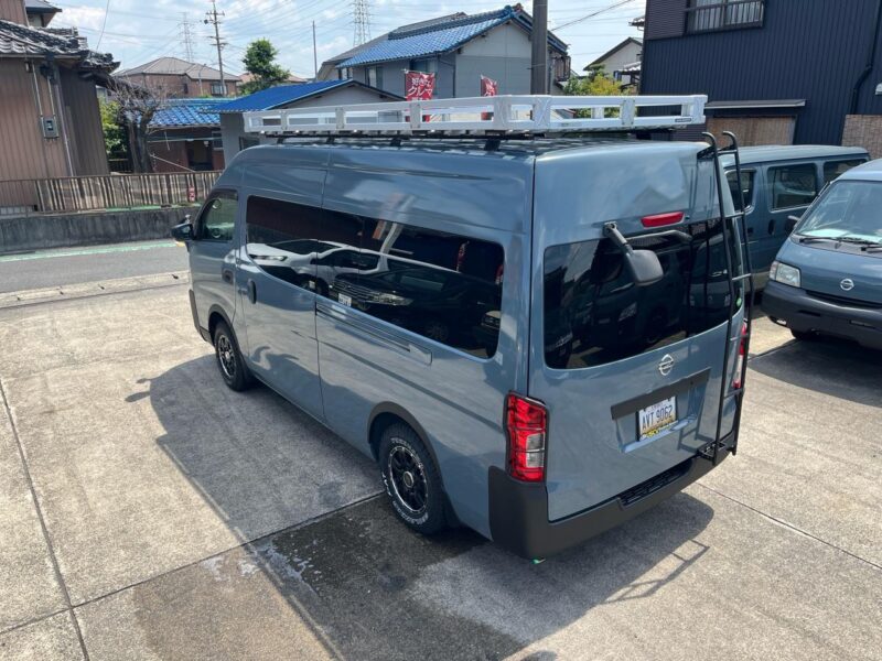 日産 NV350キャラバンバン ブルーグレー を全塗装した作業車