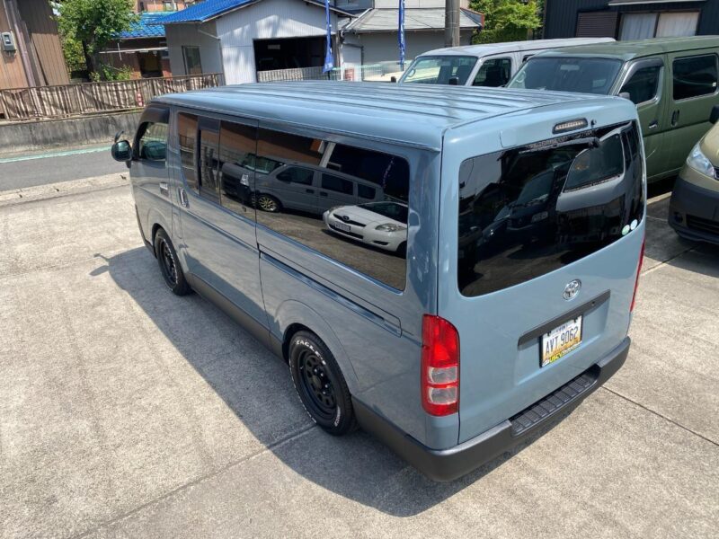 トヨタ ハイエースバン ブルーグレー を全塗装した作業車