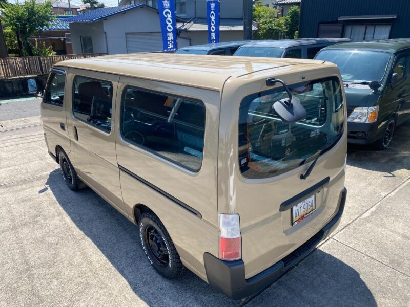 日産 キャラバン ベージュ を全塗装した作業車