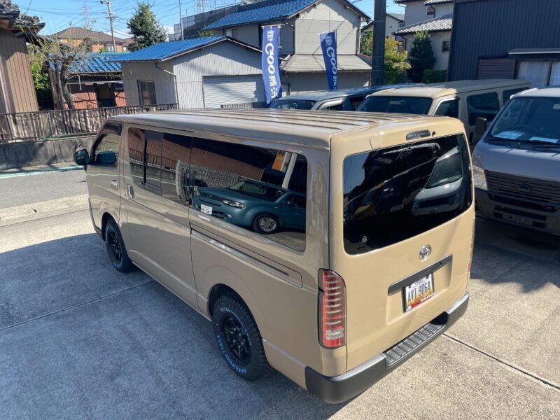 トヨタ ハイエースバン ベージュ を全塗装した作業車