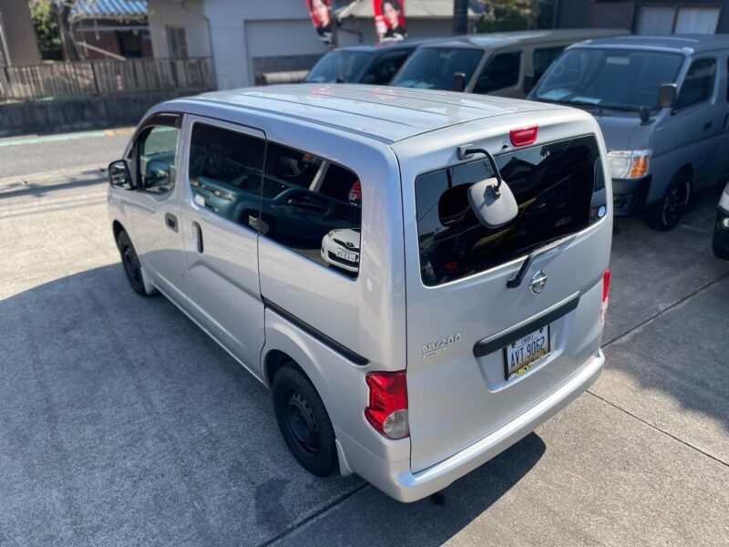 日産 NV200バネットバン シルバー のカスタム中古車