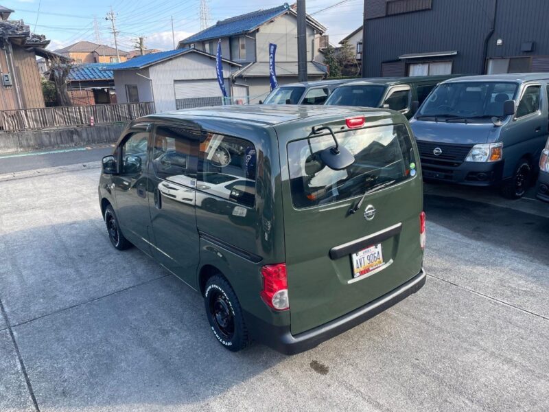 日産 NV200バネットバン ジャングルグリーン を全塗装した作業車