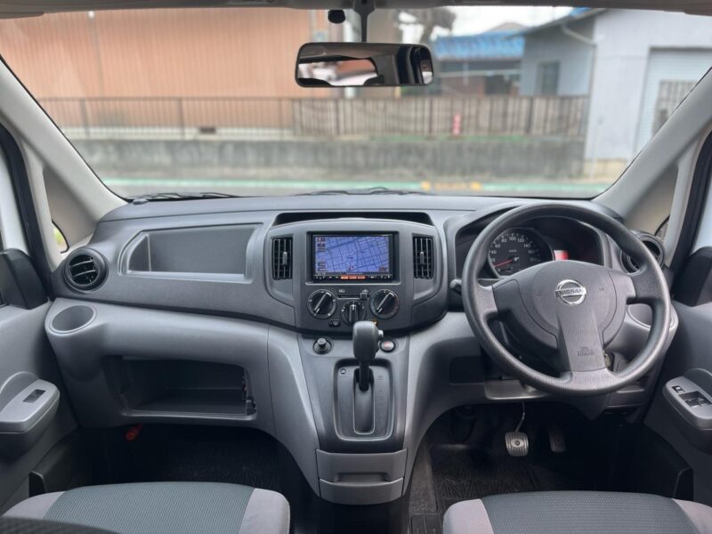 日産 NV200バネットバン ベージュ｜ラプターライナー施工