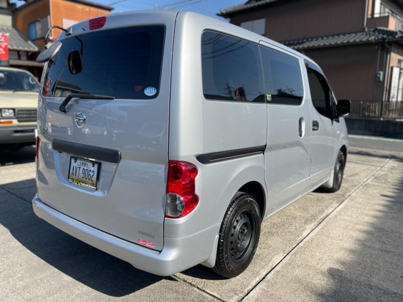 日産 NV200バネットバン シルバー｜塗装ずみの作業車