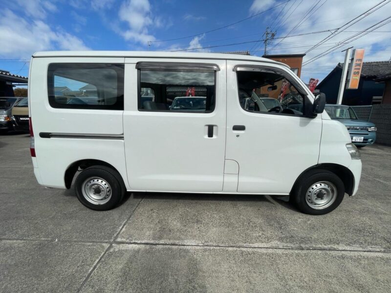 トヨタ ライトエースバン ホワイト｜塗装ずみのカスタム中古車