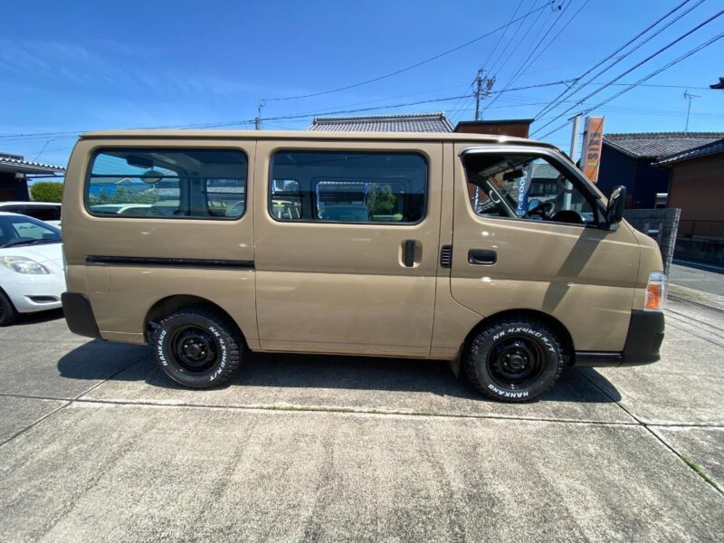 日産 キャラバン ベージュ｜塗装ずみのカスタム中古車