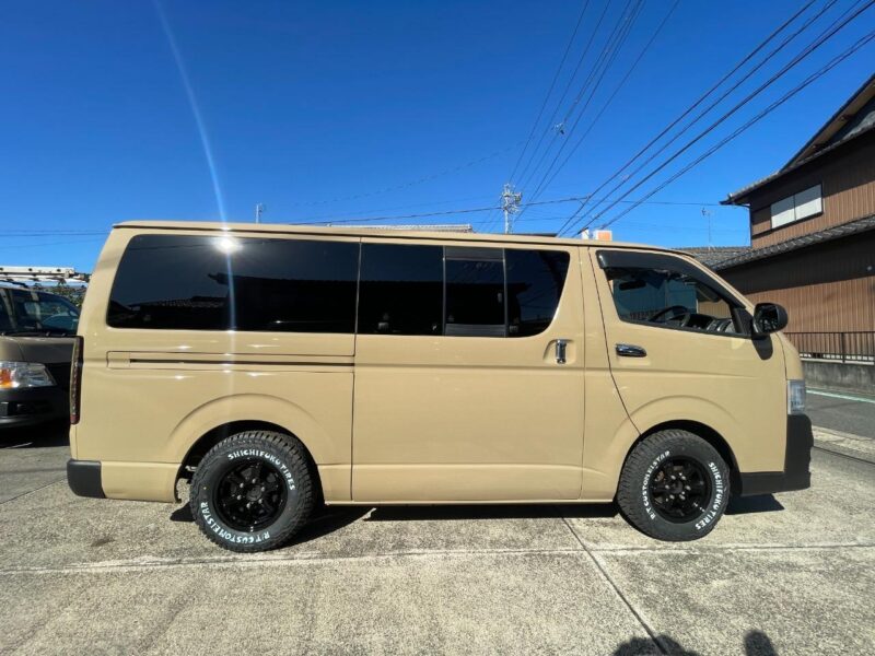 トヨタ ハイエースバン ベージュ｜塗装ずみのカスタム中古車