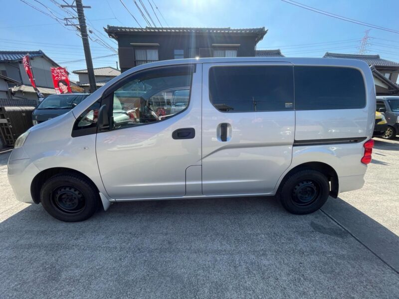 日産 NV200バネットバン シルバー｜塗装ずみのカスタム中古車