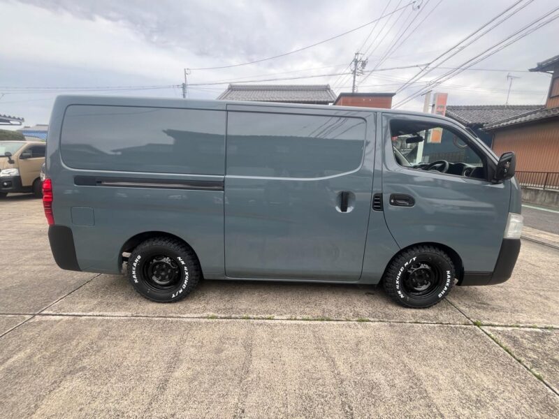 日産 NV350キャラバンバン ブルーグレー を全塗装した作業車