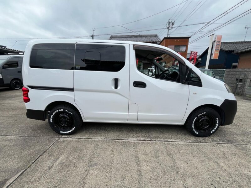 日産 NV200バネットバン ホワイト のカスタム中古車