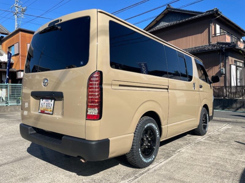 トヨタ ハイエースバン ベージュ を全塗装した作業車