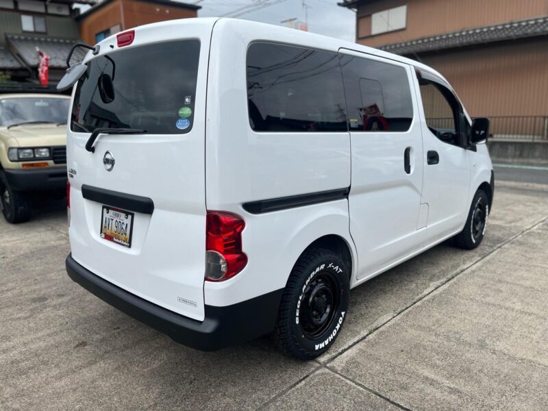 日産 NV200バネットバン ホワイト｜ラプターライナー施工