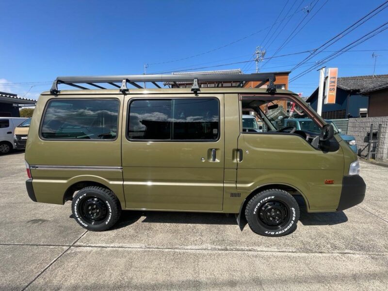 マツダ ボンゴバン カーキメタリック を全塗装した作業車