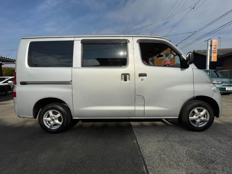 トヨタ タウンエースバン ホワイト｜塗装ずみの作業車
