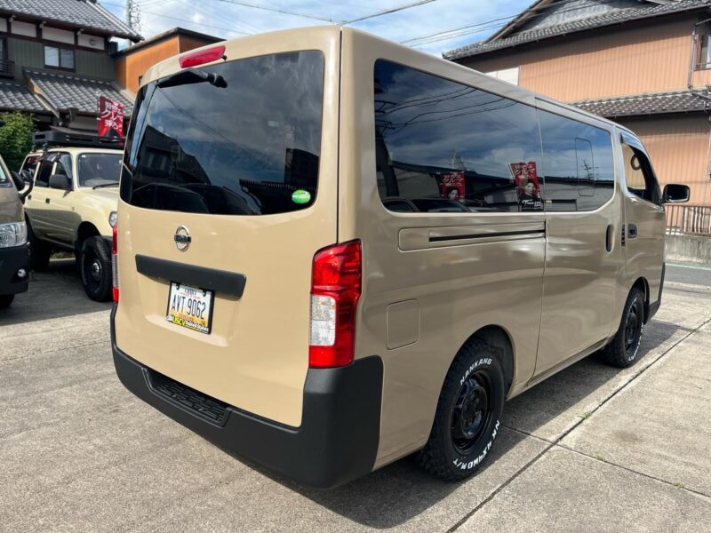 日産 NV350キャラバンバン ベージュ｜ラプターライナー施工