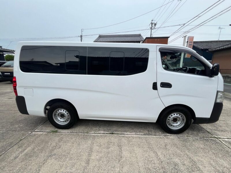 日産 NV350キャラバンワゴン ホワイト｜塗装ずみの作業車