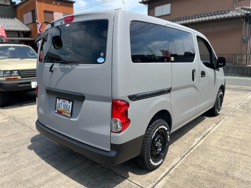 日産 NV200バネットバン｜ラプターライナー施工