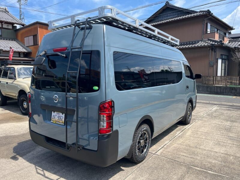 日産 NV350キャラバンバン ブルーグレー｜ラプターライナー施工