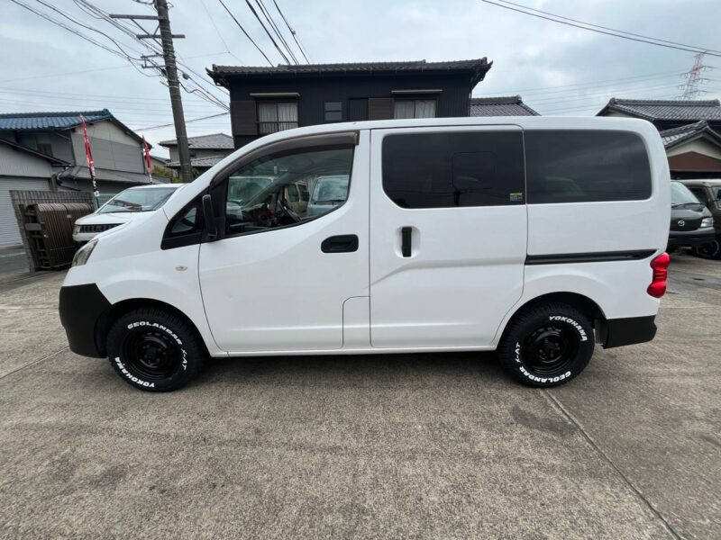 日産 NV200バネットバン ホワイト｜塗装ずみのカスタム中古車
