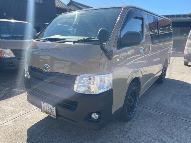 トヨタ ハイエースバン ベージュ｜塗装ずみのカスタム中古車