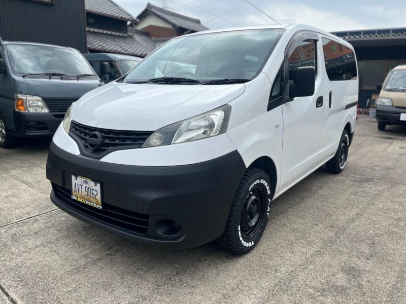 日産 NV200バネットバン ホワイト のカスタム中古車