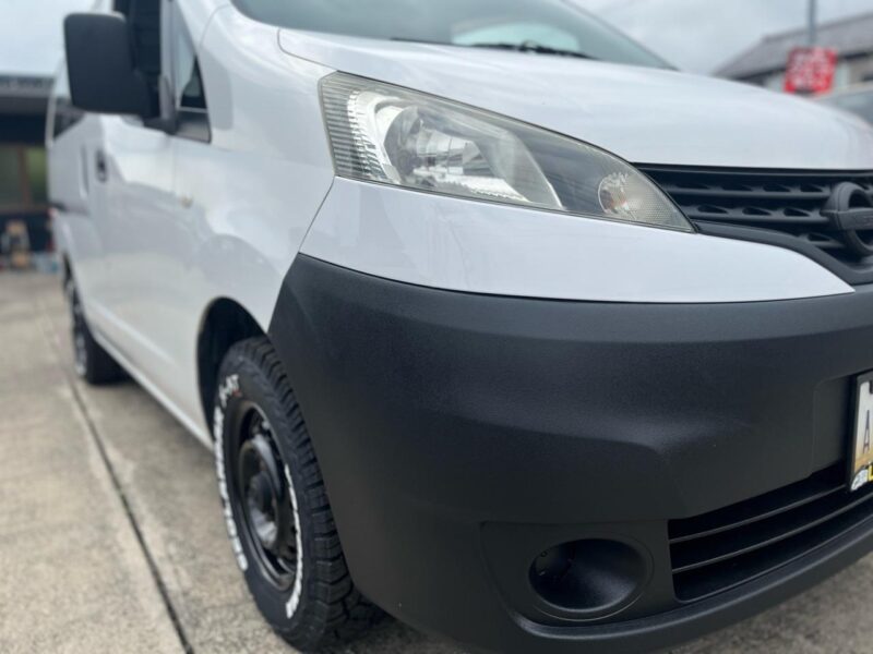 日産 NV200バネットバン ホワイト｜ラプターライナー施工
