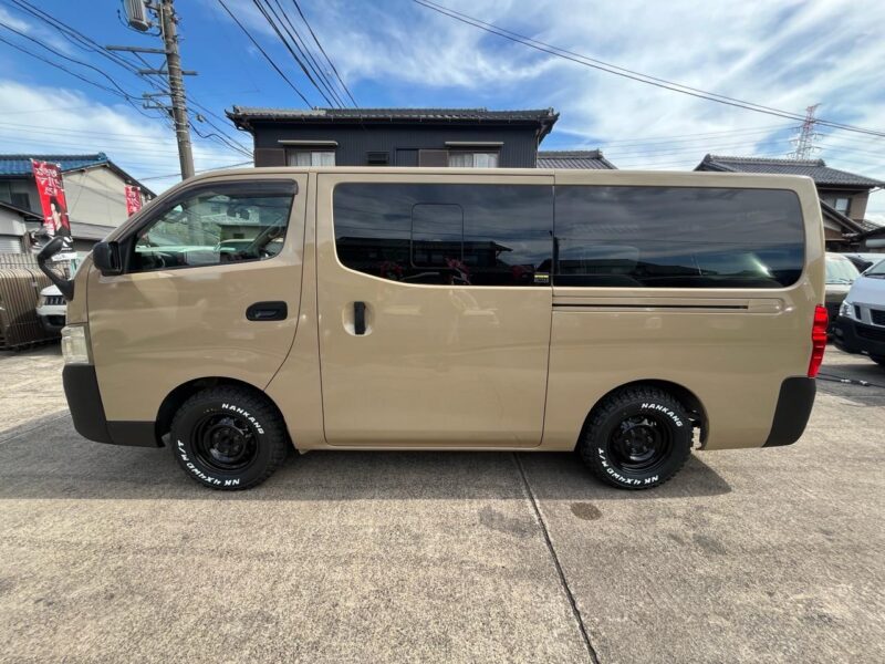 日産 NV350キャラバンバン ベージュ｜塗装ずみのカスタム中古車
