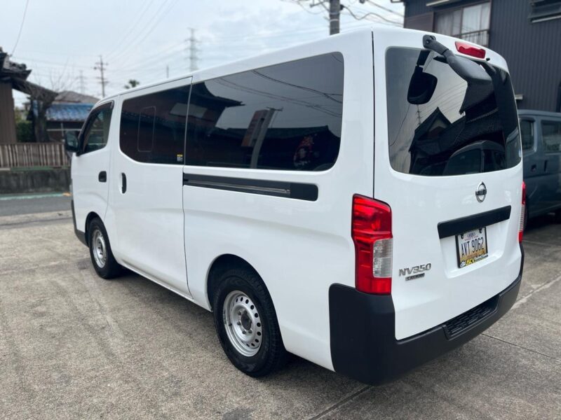 日産 NV350キャラバンワゴン ホワイト｜塗装ずみのカスタム中古車