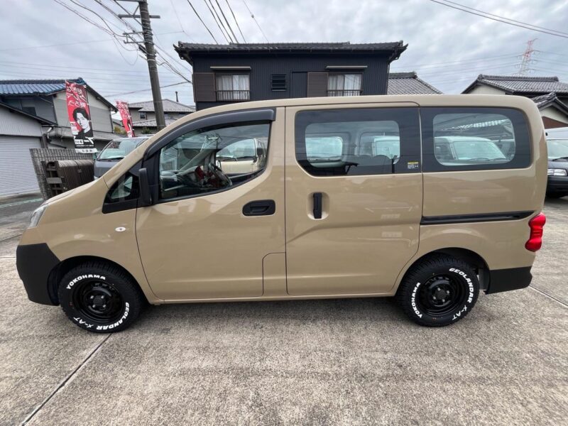 日産 NV200バネットバン ベージュ｜塗装ずみのカスタム中古車