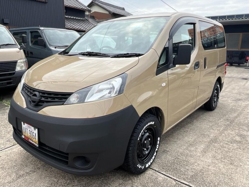 日産 NV200バネットバン ベージュ のカスタム中古車