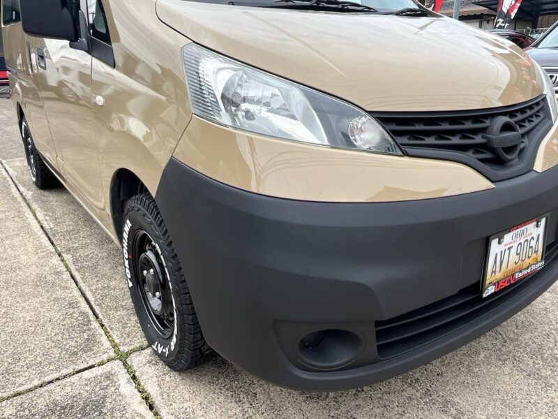 日産 NV200バネットバン ベージュ｜ラプターライナー施工